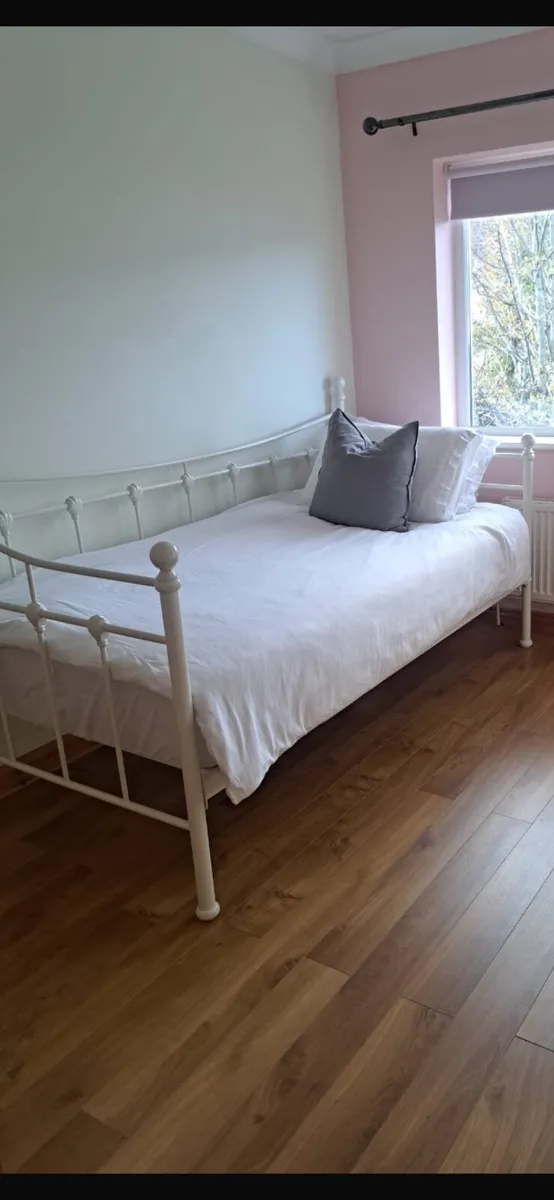 Day Bed - Image 1
