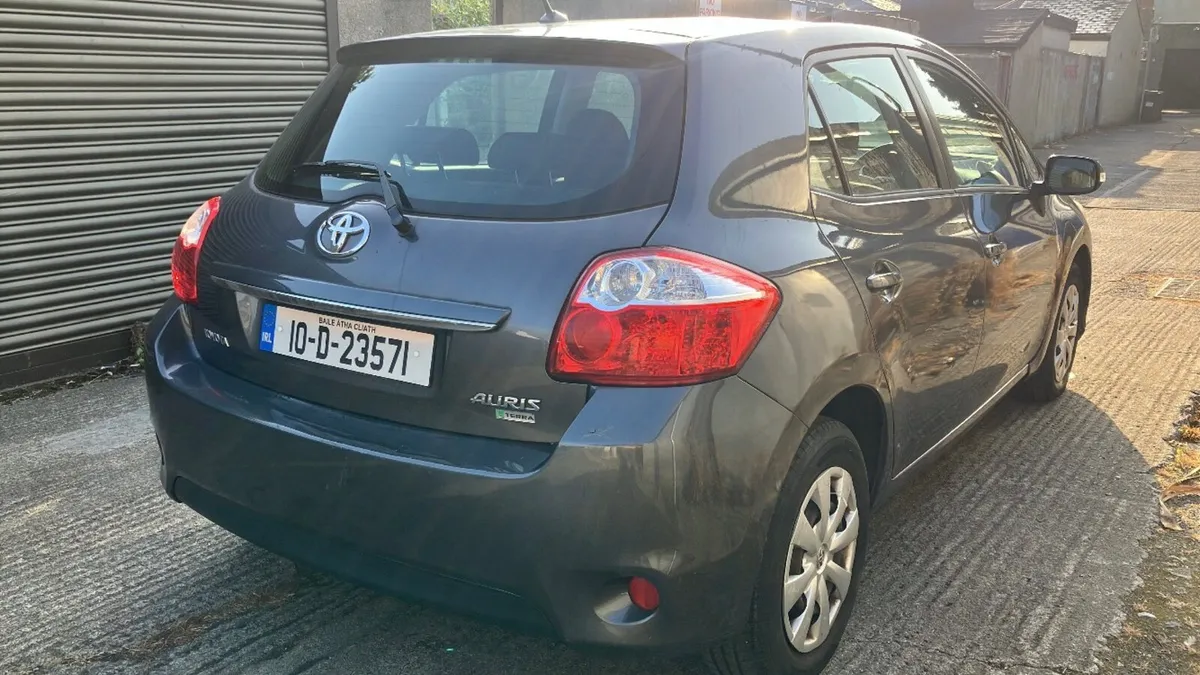 Toyota Auris 2010 - Image 3