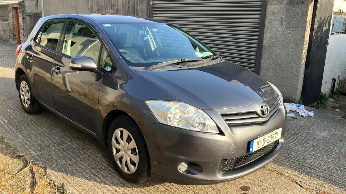 Toyota Auris 2010 - Image 4