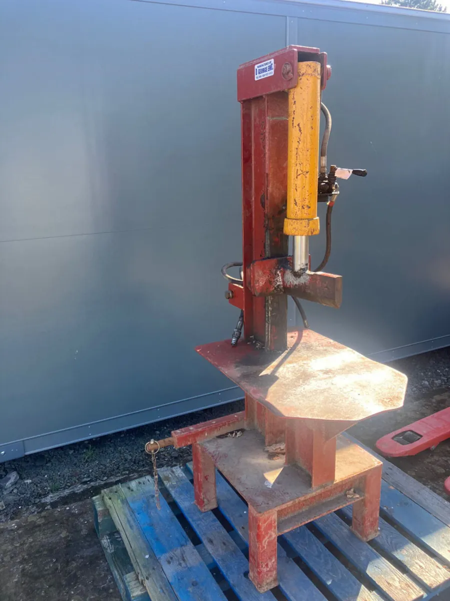 Hydraulic Log Splitter **Online Auction** - Image 1