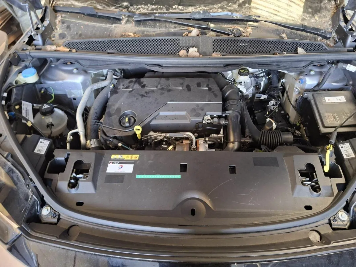 Peugeot 3008 citroen c4  front parts only - Image 4