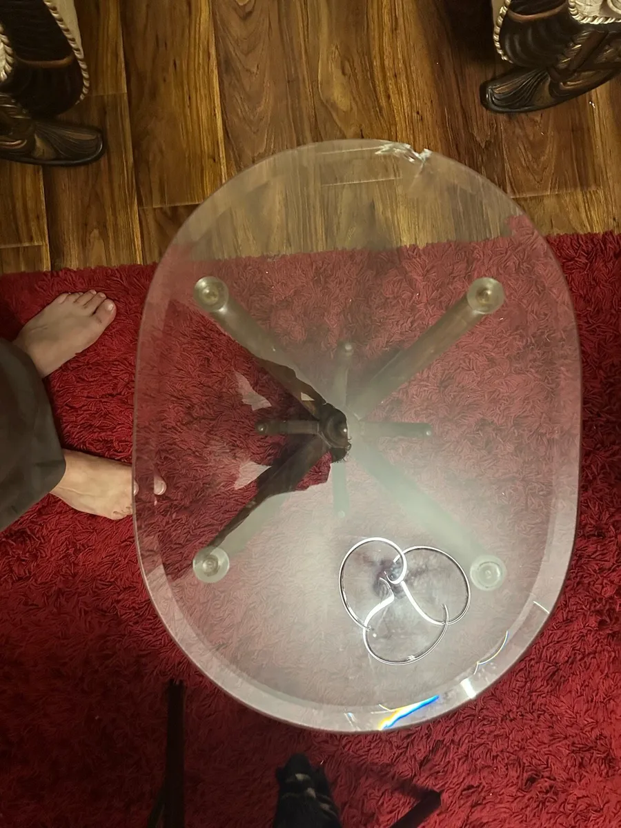 Glass desk - Image 1