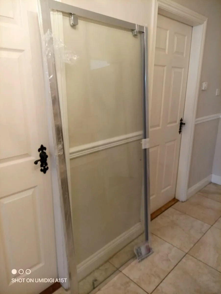 Hydro pivot door