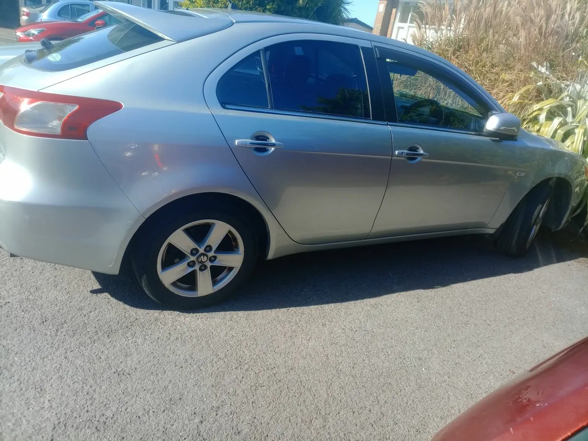 Mitsubishi Lancer 2010 - Image 2