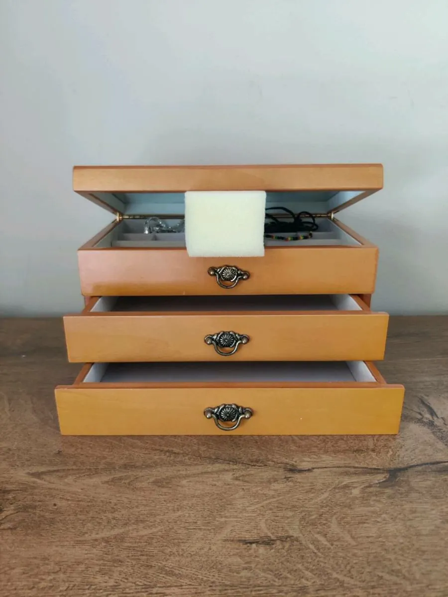 Jewelry box - Image 1
