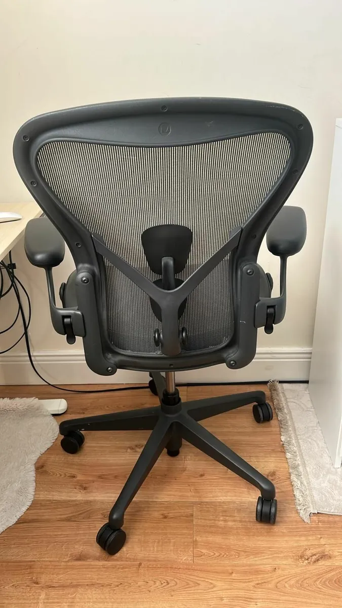Herman Miller Aeron Office Chair - Image 2