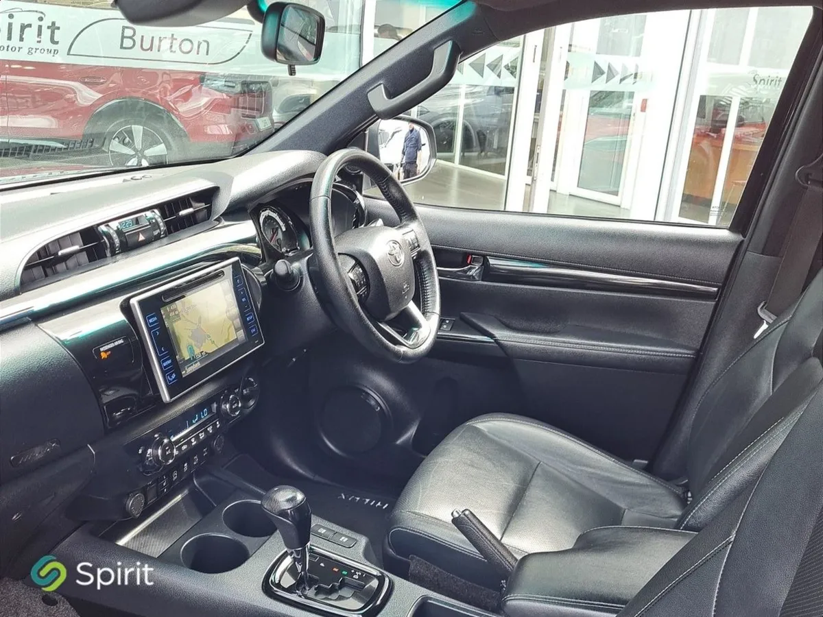 Toyota HiLux Invincible X Auto - Image 3