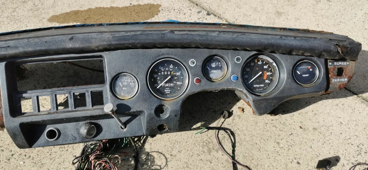 Vintage car MGB GT parts - Image 2