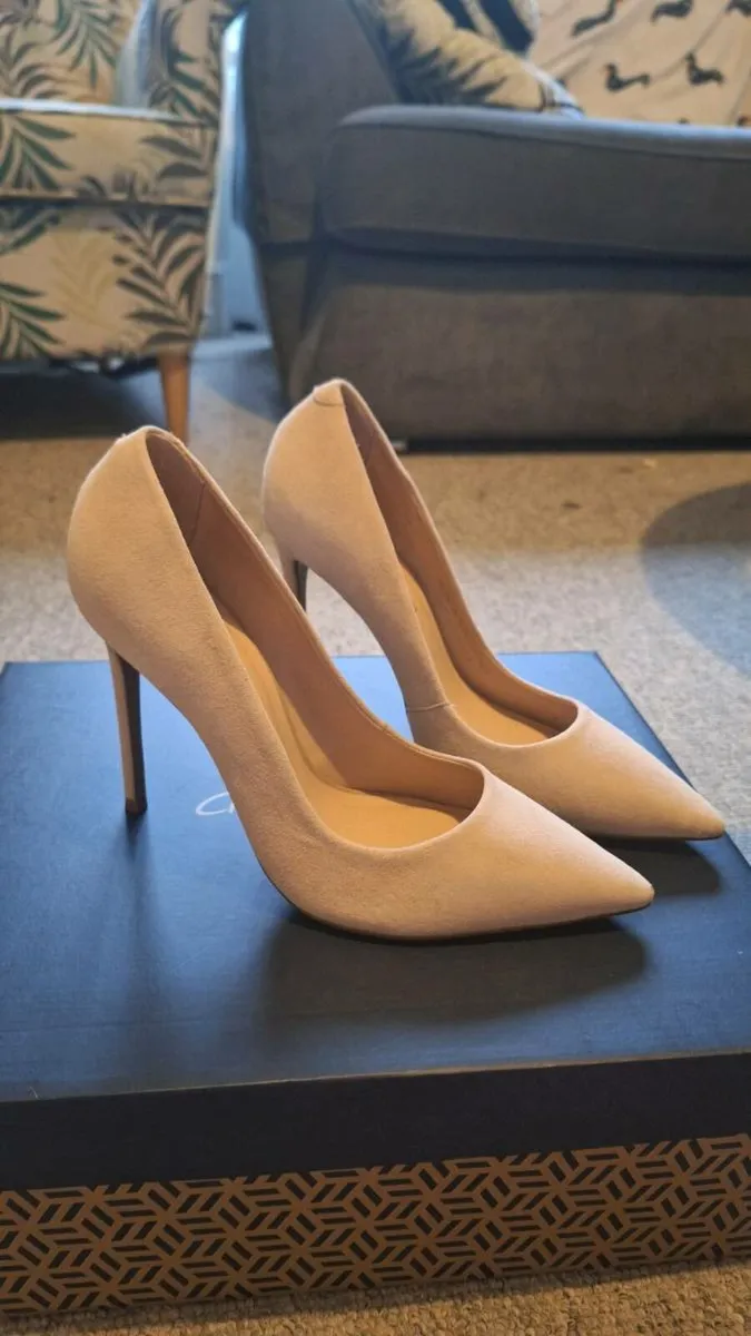 High heel shoes - Image 1