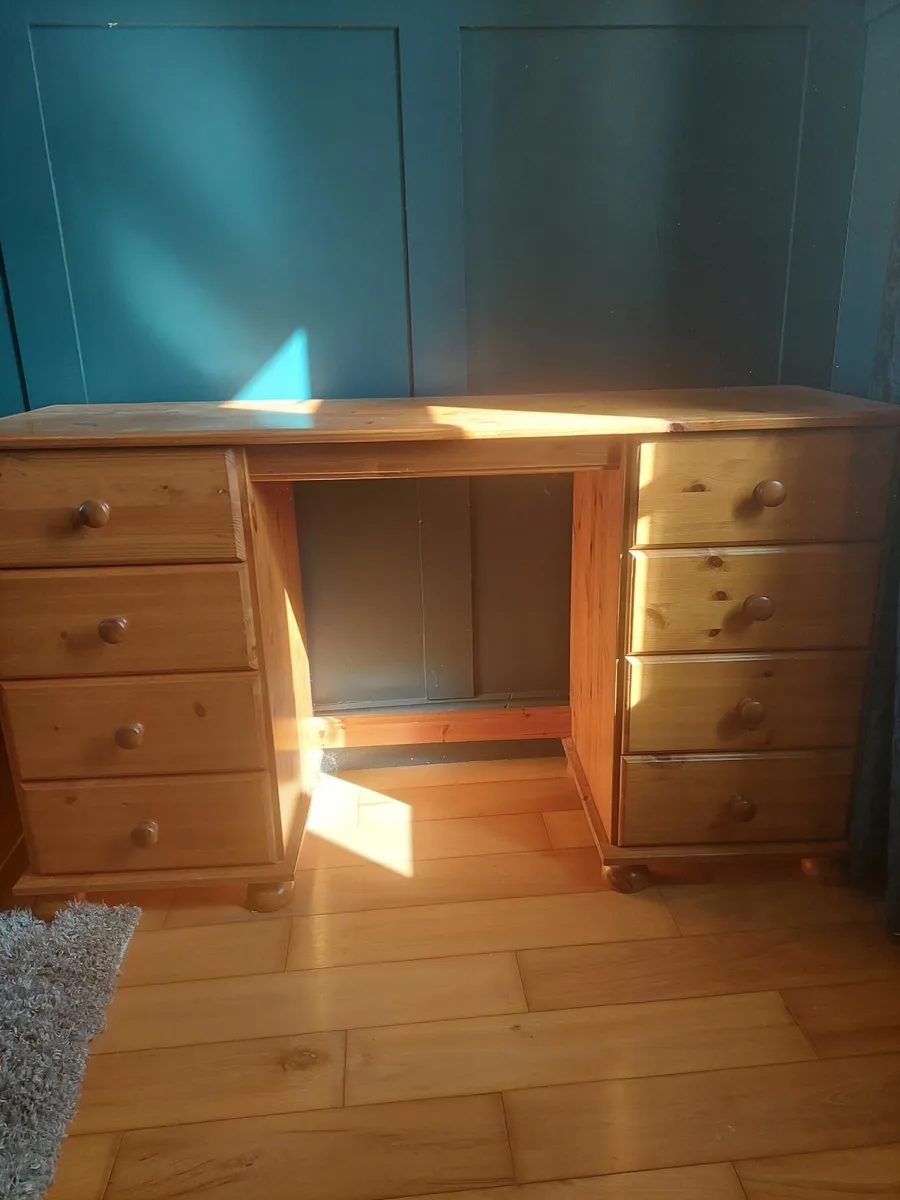 Bedroom furniture - Image 1