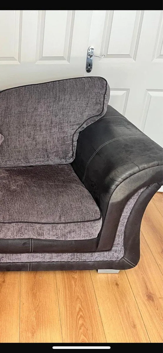 Sofa    Free gone pending collection - Image 2