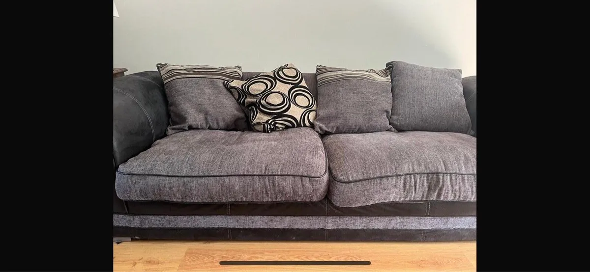 Sofa    Free gone pending collection - Image 1