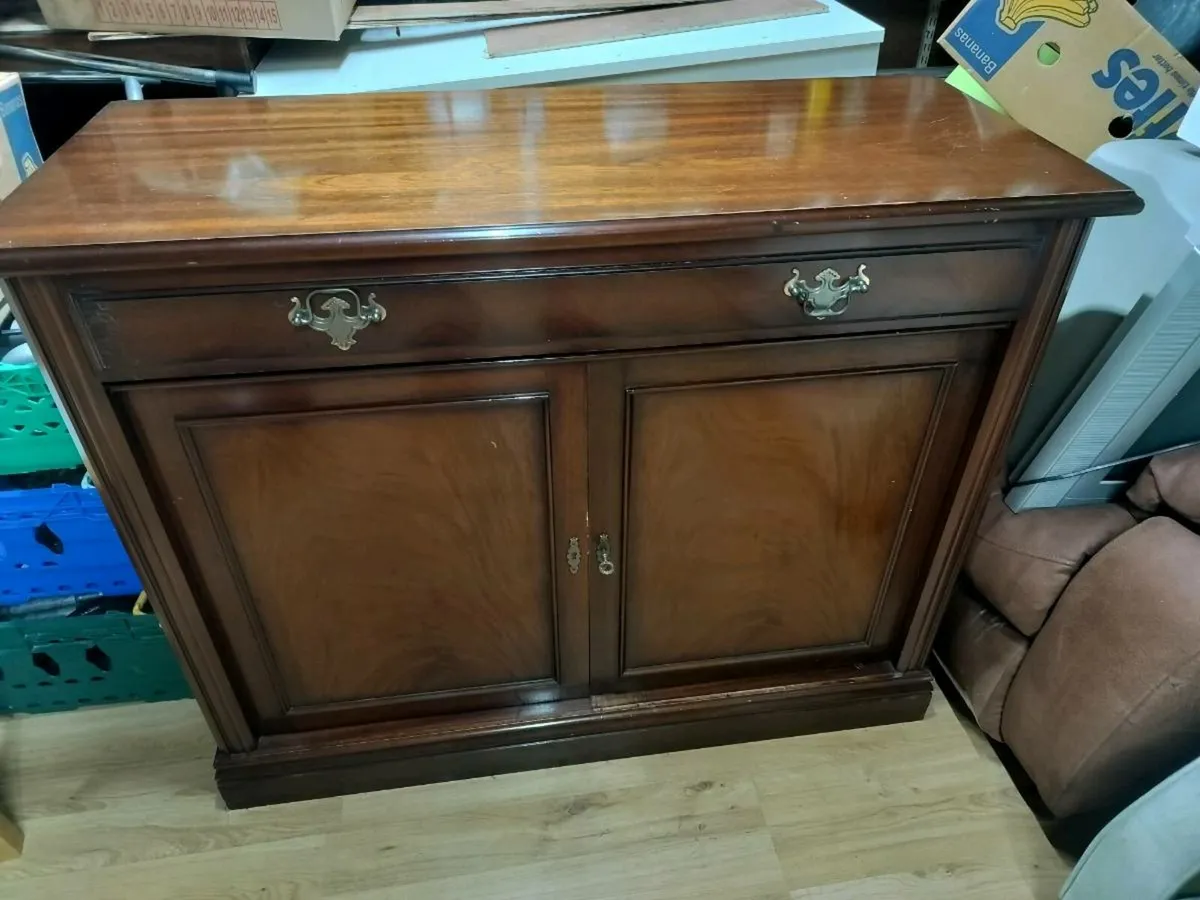 Cabinet - Image 1