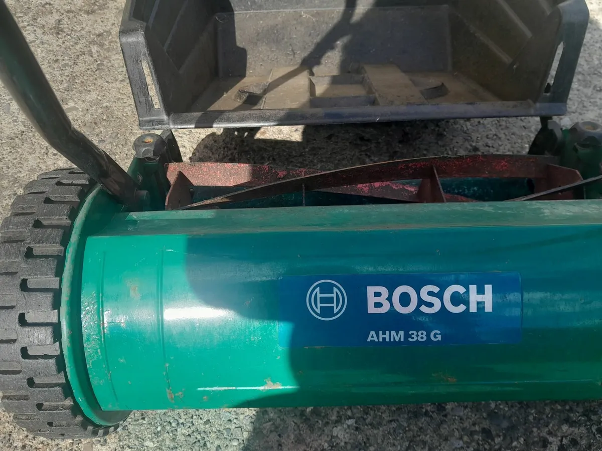 Bosh push mower - Image 1