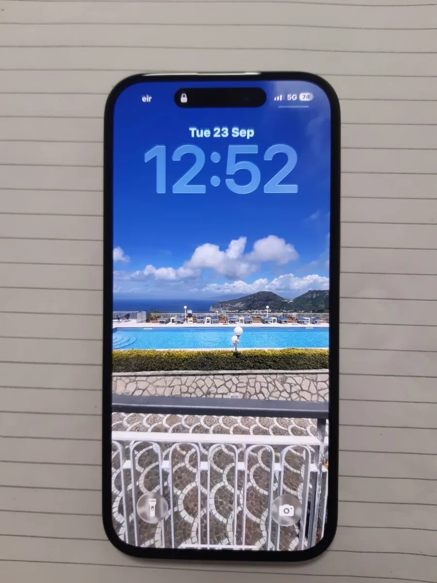 iPhone 15 - Image 1