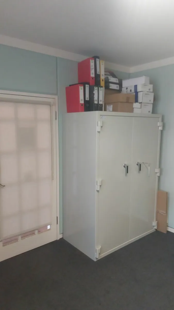 Atlas 1900 Double Door Safe - Image 1