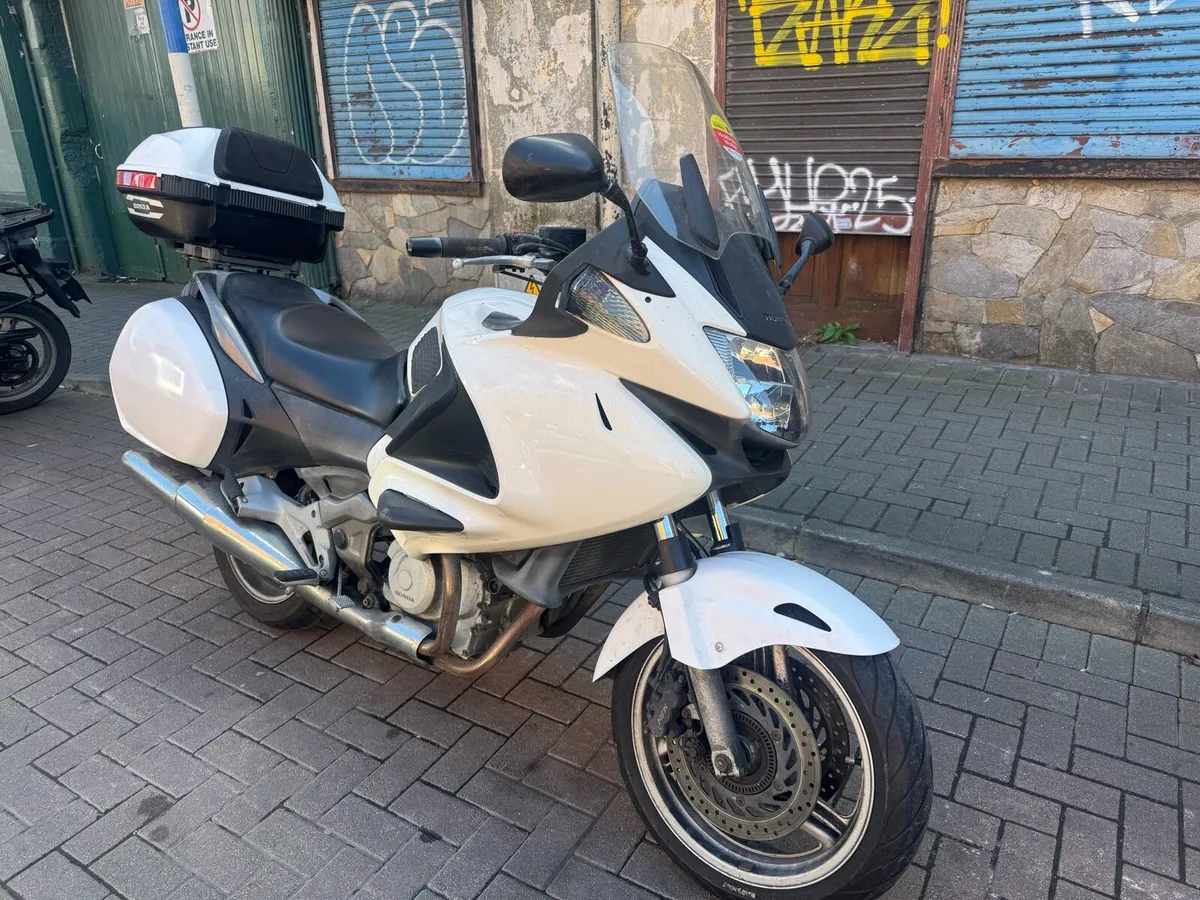 2009 Honda Deauville 700 - Image 2