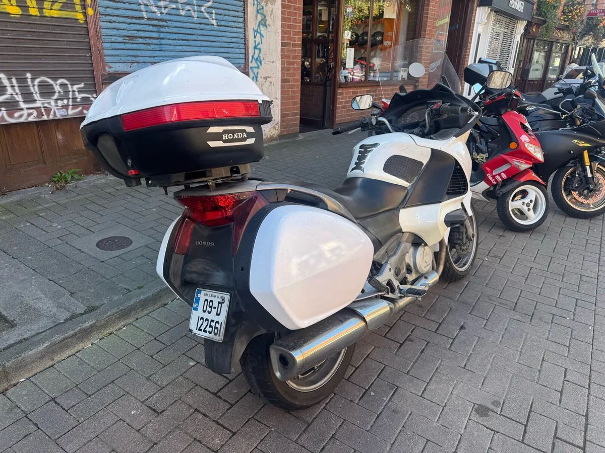2009 Honda Deauville 700 - Image 3