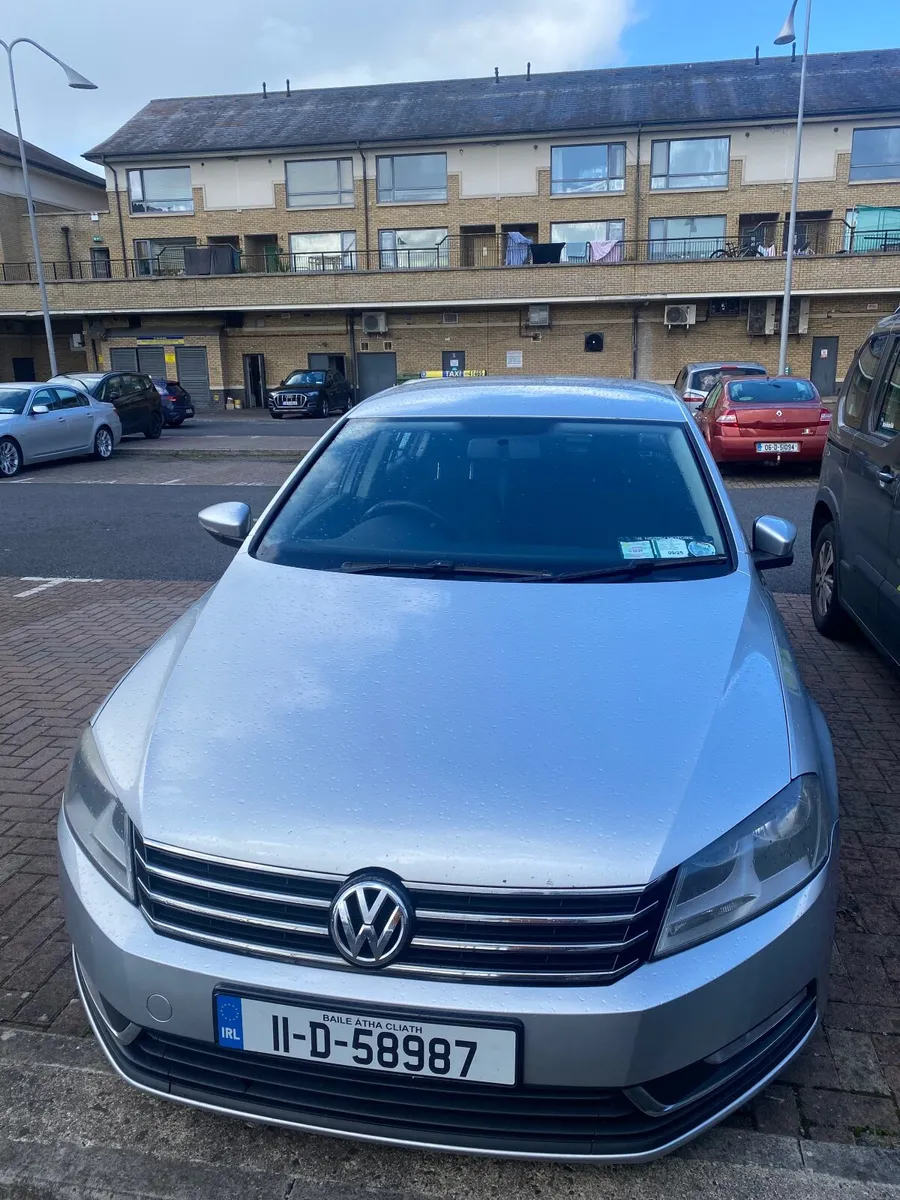 Volkswagen Passat 2011 - Image 2