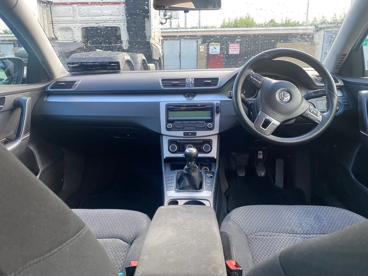 Volkswagen Passat 2011 - Image 3
