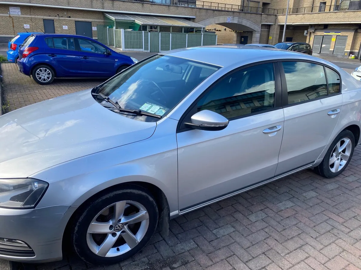 Volkswagen Passat 2011 - Image 4