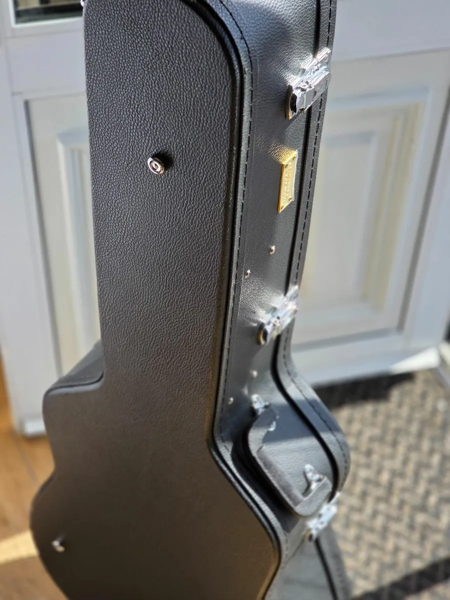 guitar case - Image 1