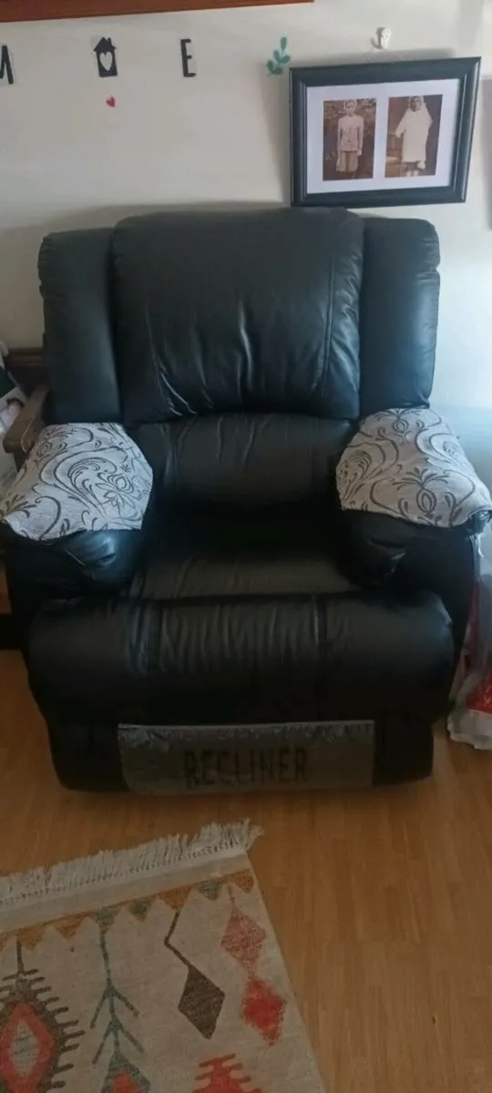 Leather couch - Image 2