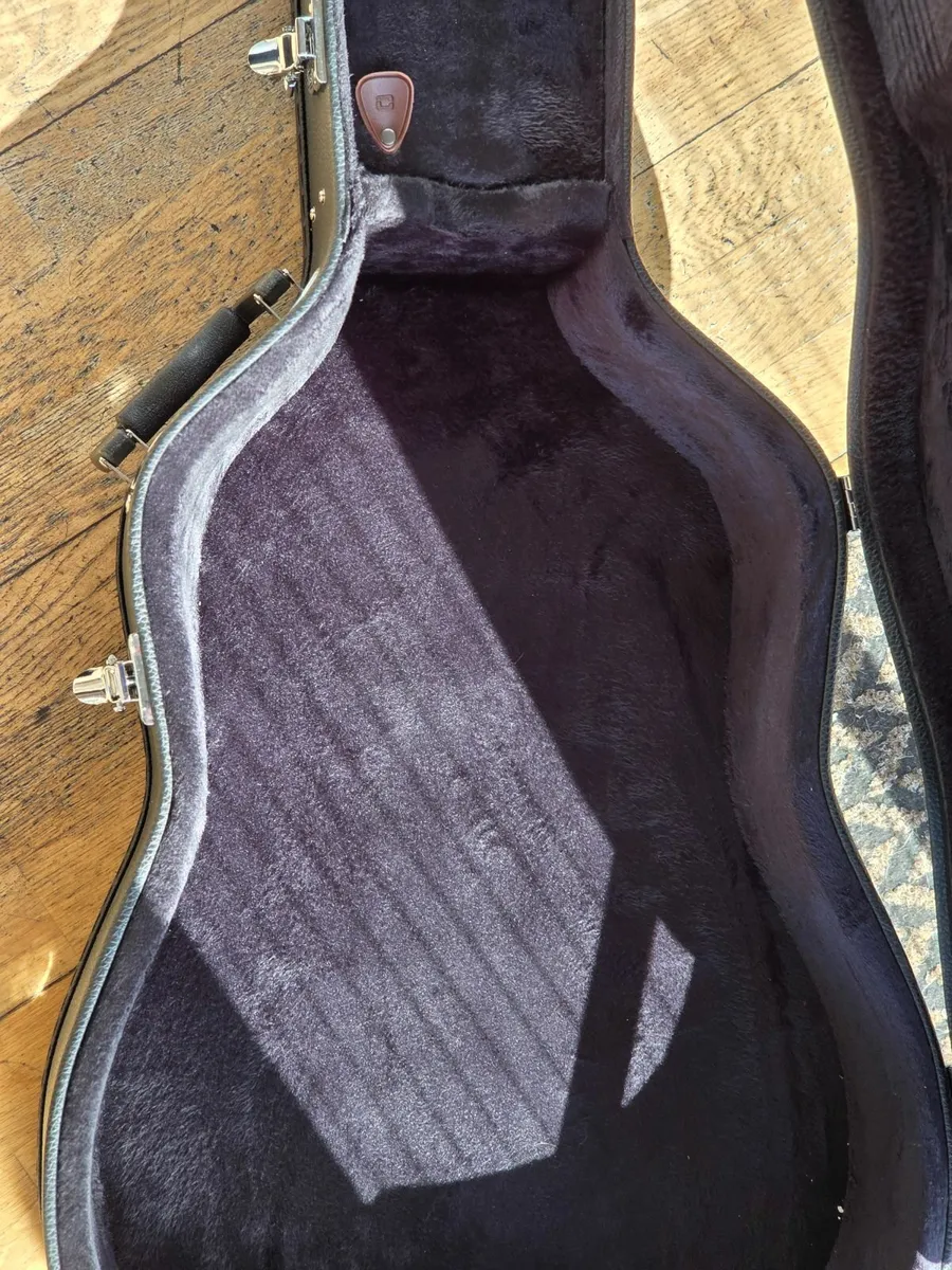 guitar case - Image 3