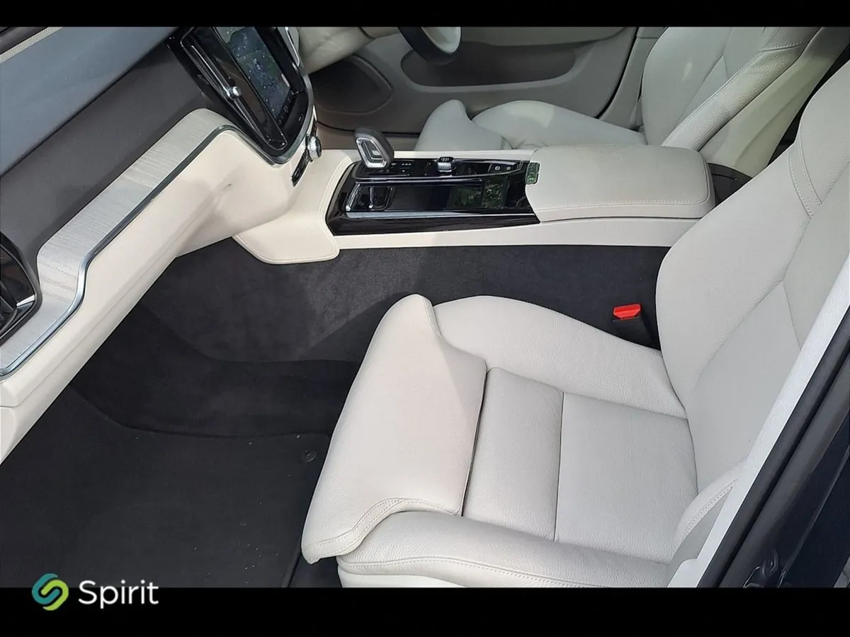Volvo V60 T6  Plug In Hybrid  AWD Auto  Plus (dar - Image 4