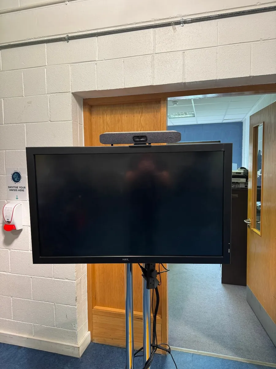 Touch Screen monitor stand and teams poly camera - Image 3