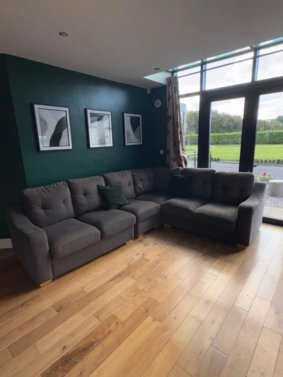 Grey corner couch - Image 1