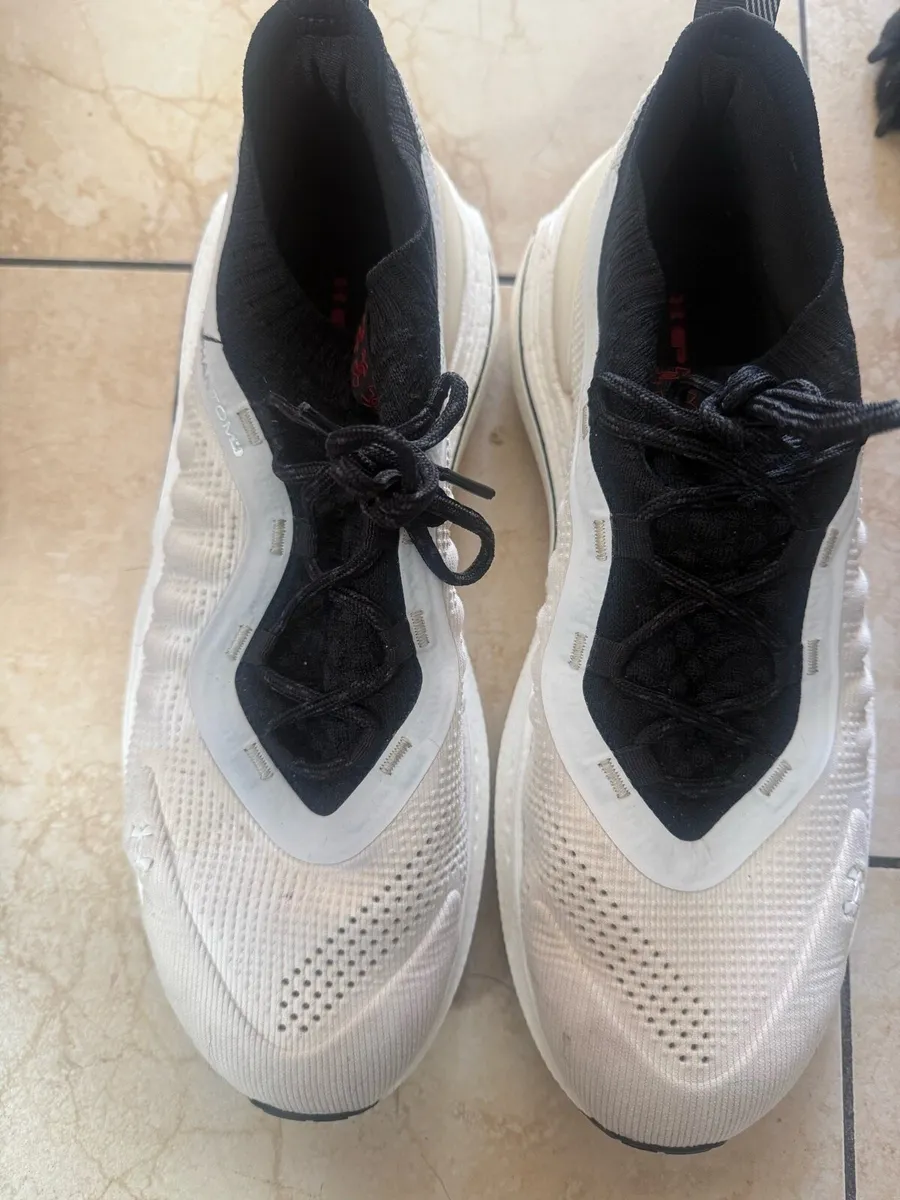 Under Armour Trainers - Image 1