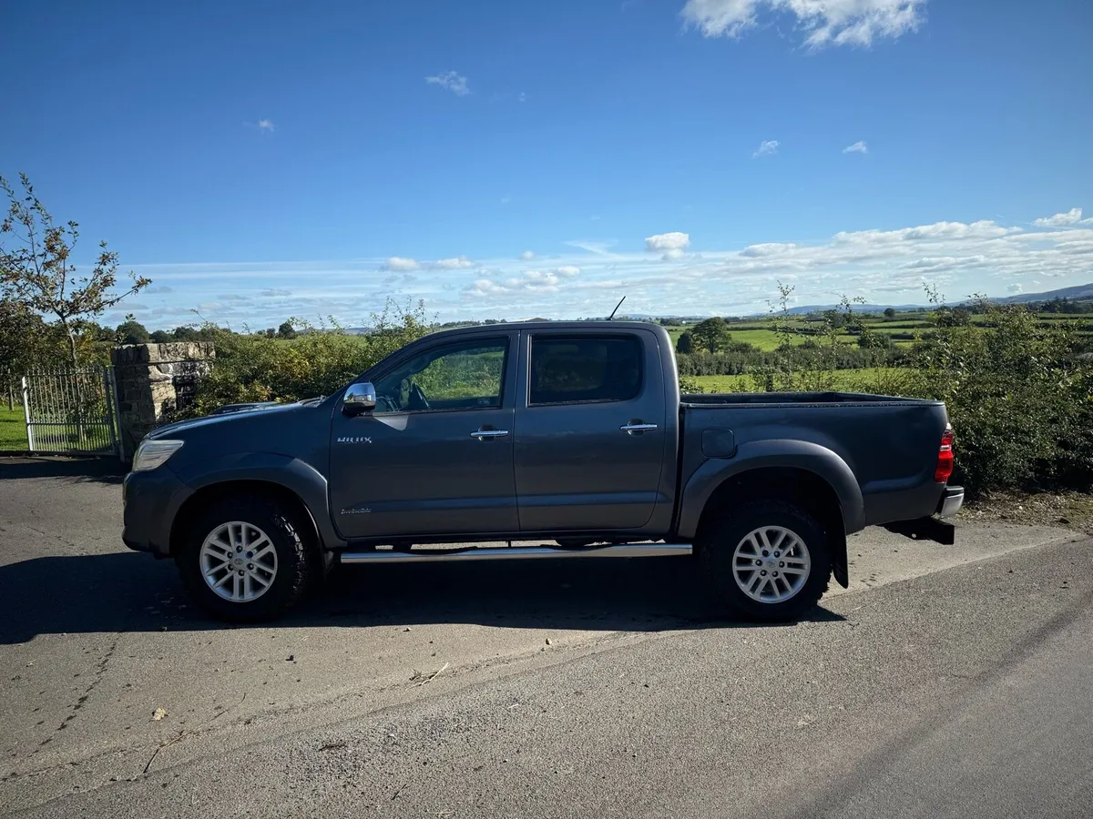 Toyota Hilux invincible 2012 69000miles - Image 4