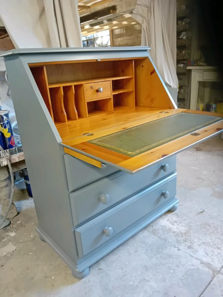Desk and other stuff - Image 4