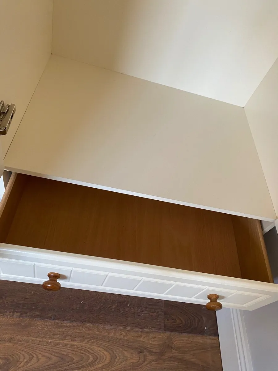 Wardrobe - Image 4