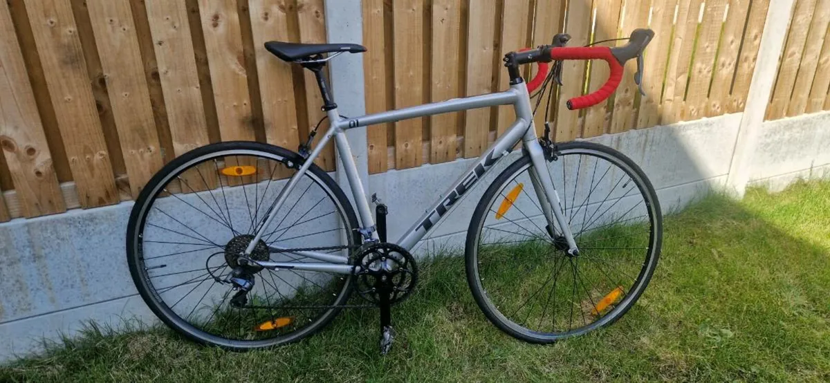 Trek 01 road bike ( serviced )( delivery ) - Image 1