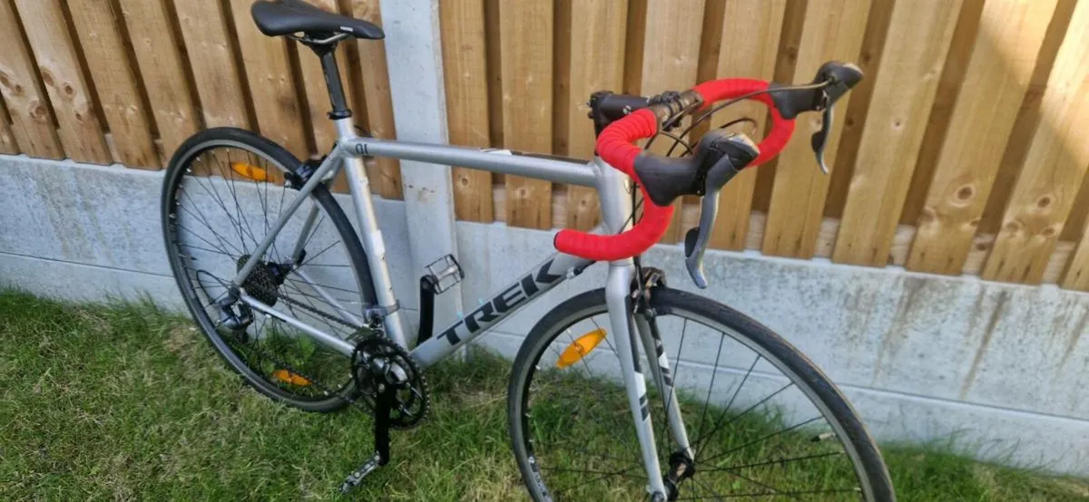 Trek 01 road bike ( serviced )( delivery ) - Image 2