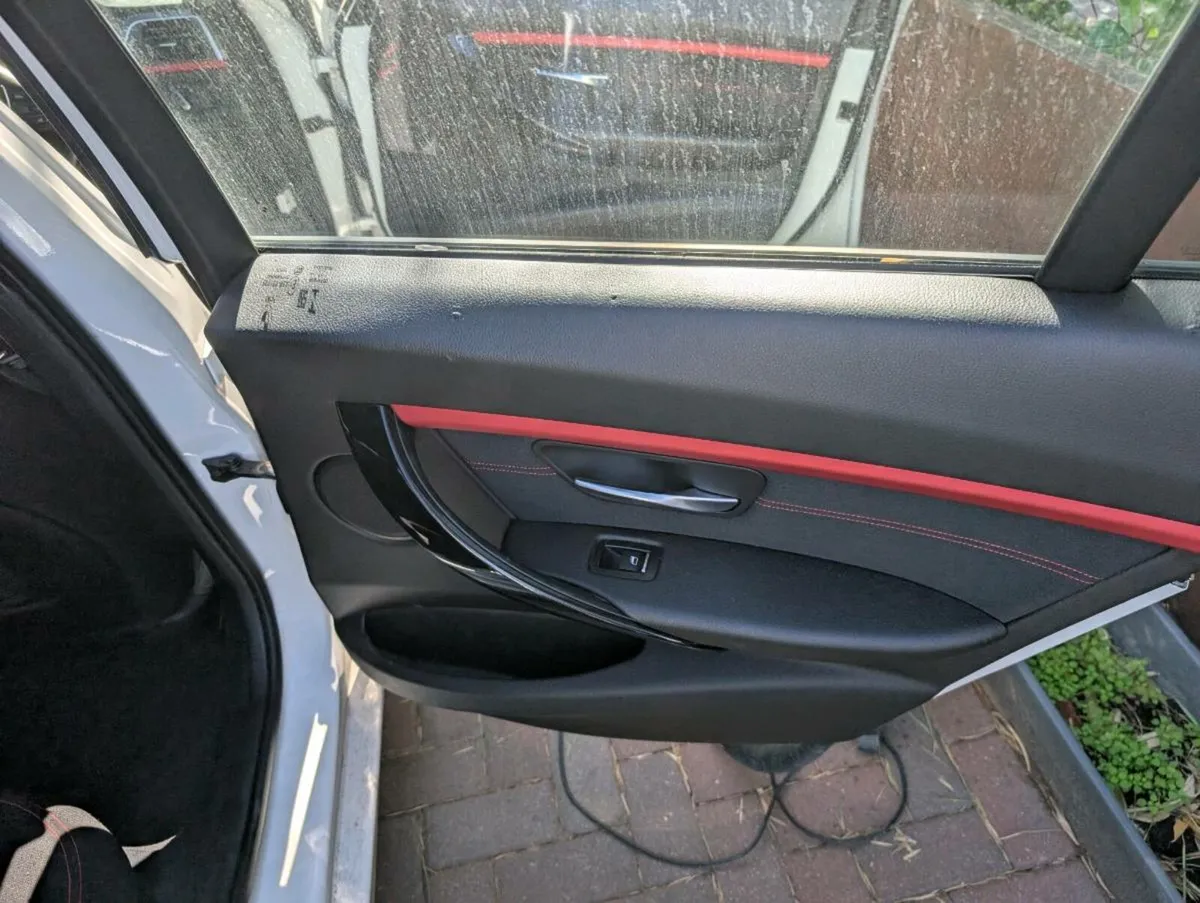 Bmw 330e - Image 2