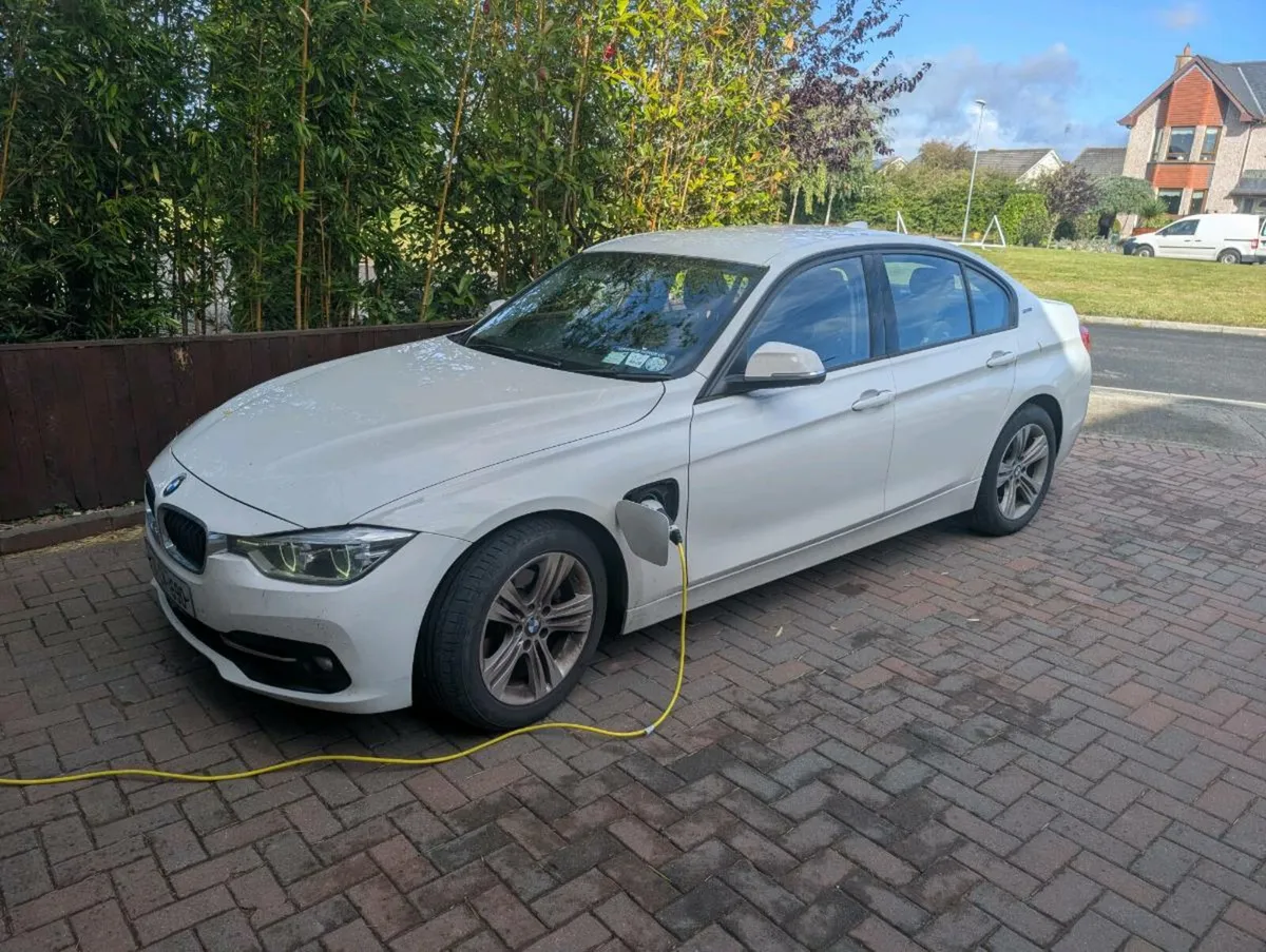 Bmw 330e - Image 1
