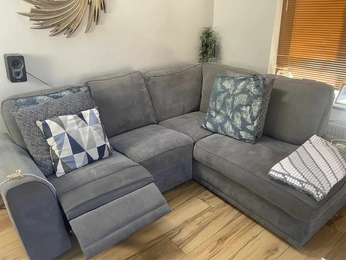 Corner sofa - Image 1