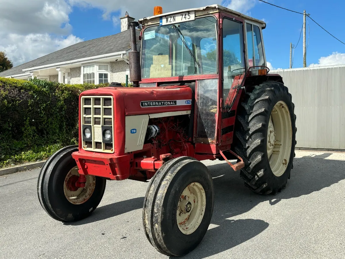 International 674 - Image 2