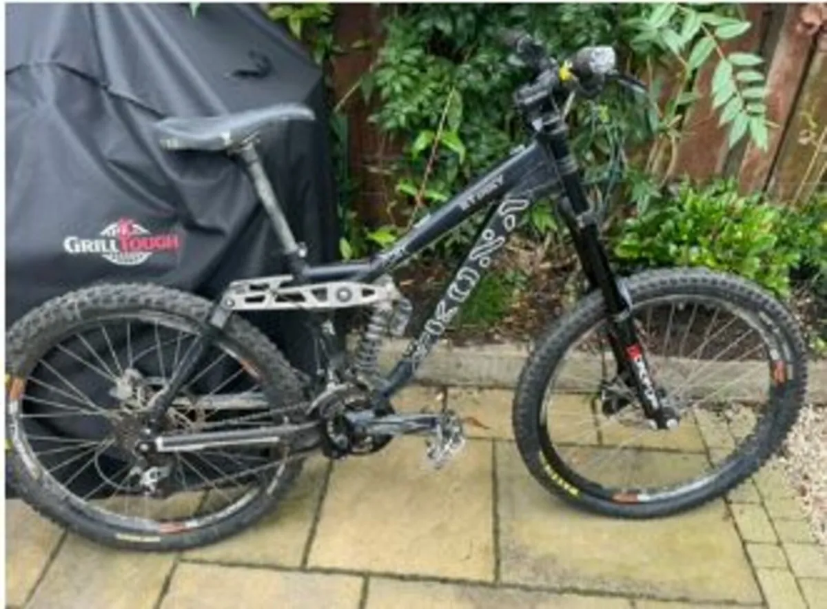 Kona Stinky DH mountain bike - Image 1