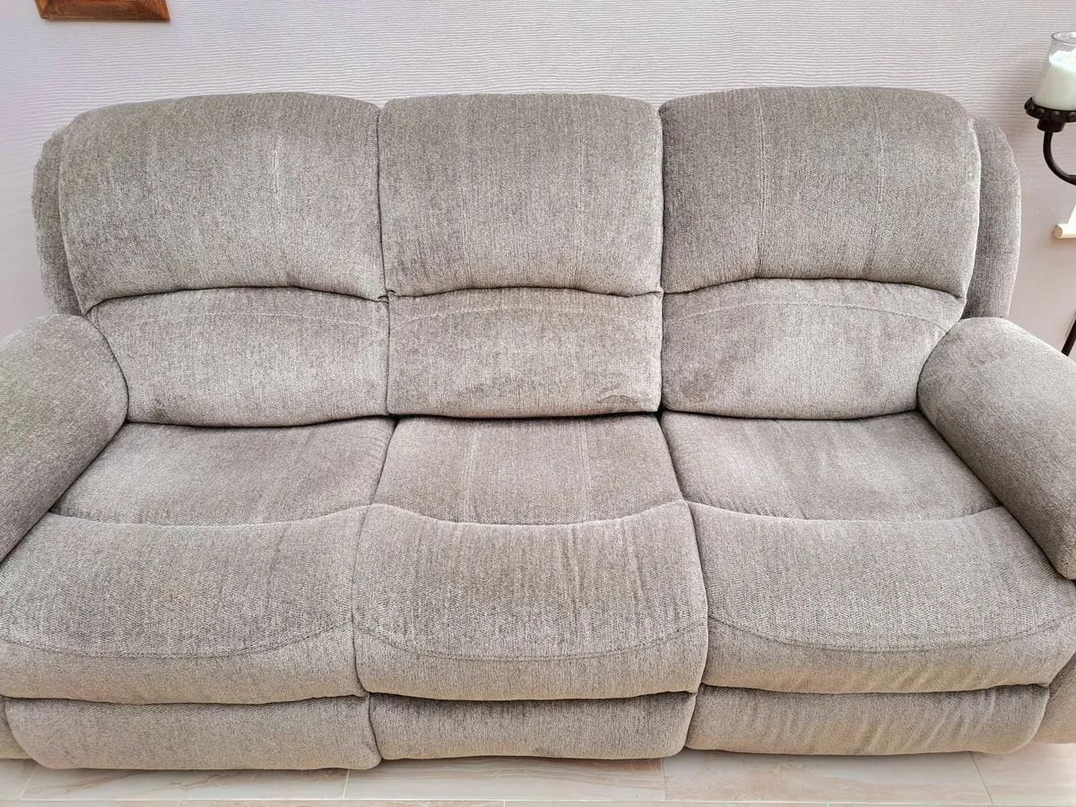 3 seater electric recliner - Image 2