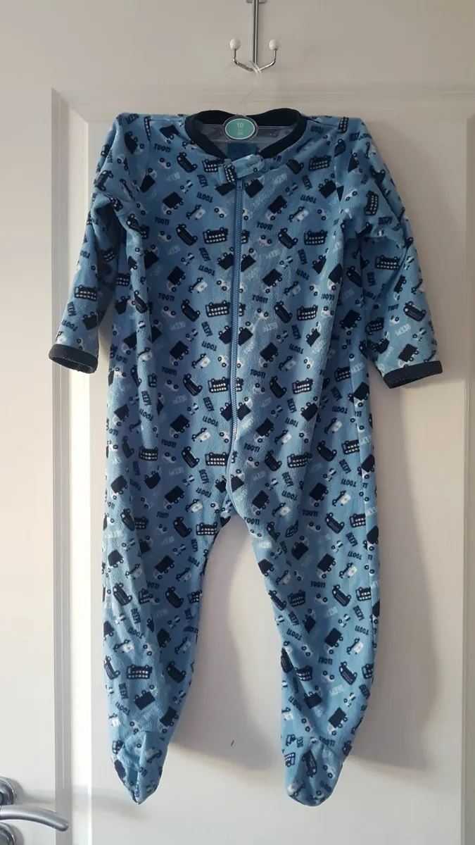 3/4 years old barely worn - Image 1
