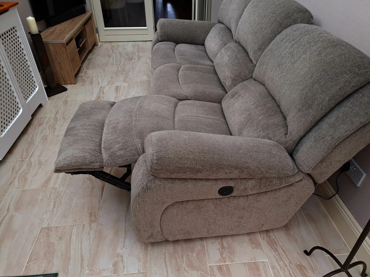 3 seater electric recliner - Image 4