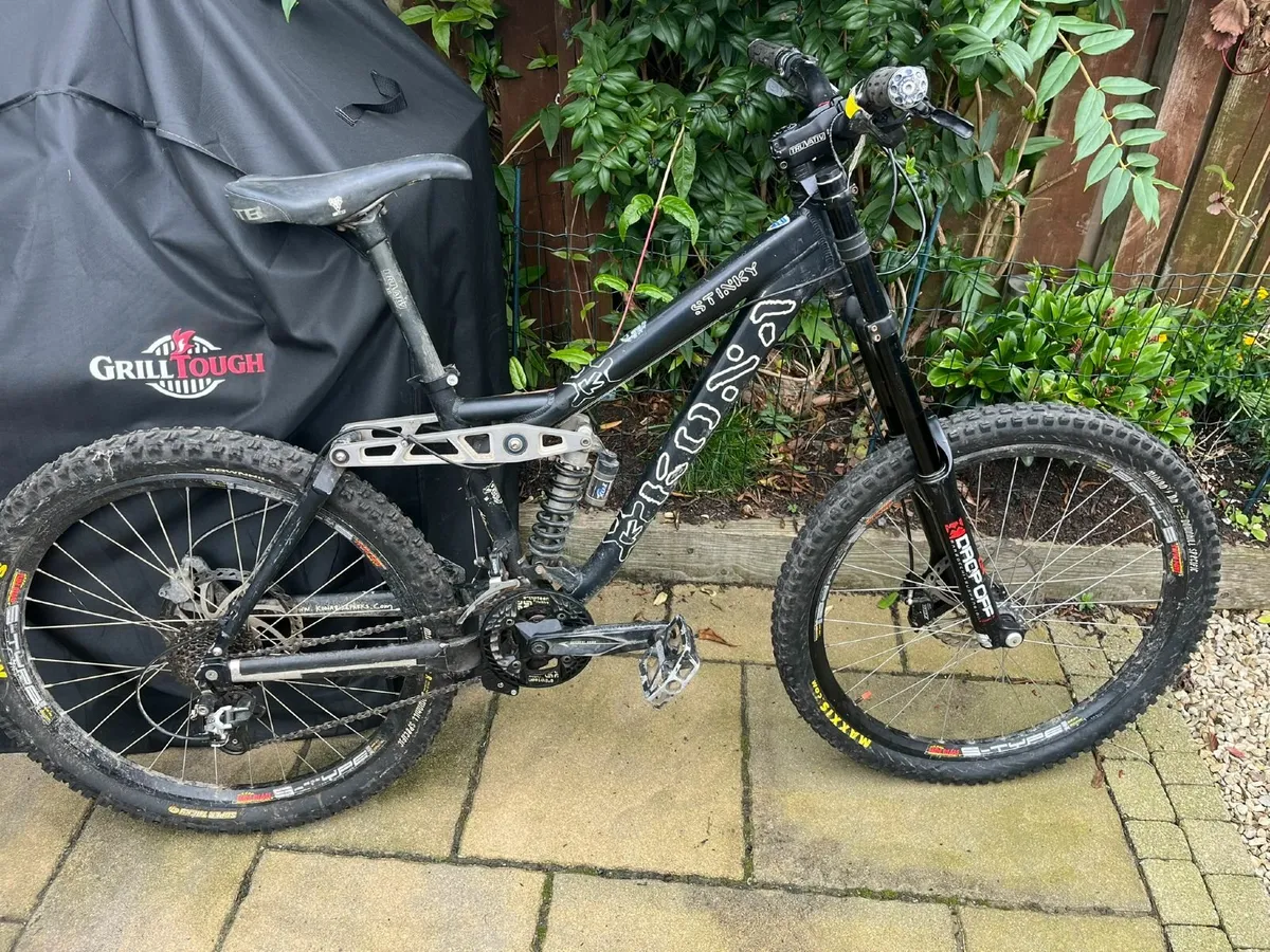 Kona Stinky DH mountain bike - Image 2