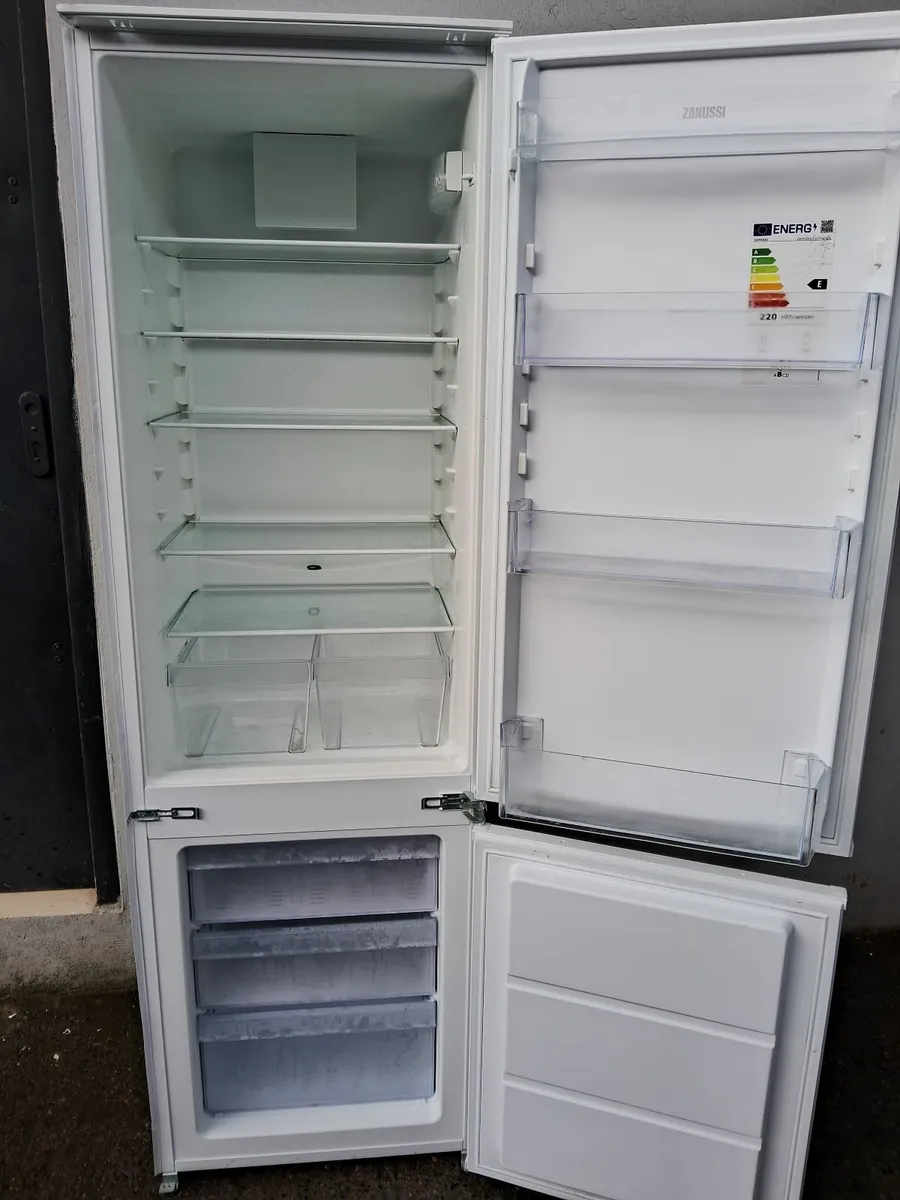 INTEGRETED FRIDGE AND FREEZER - Image 2