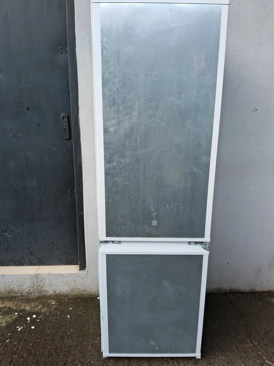 INTEGRETED FRIDGE AND FREEZER - Image 1