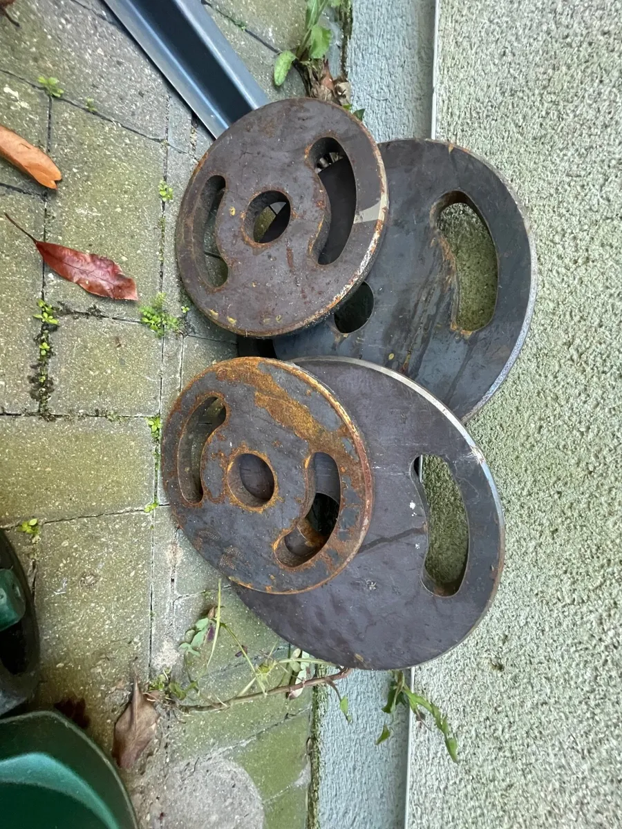 Gym equipment (barbell, adjustable bench, plates) - Image 4