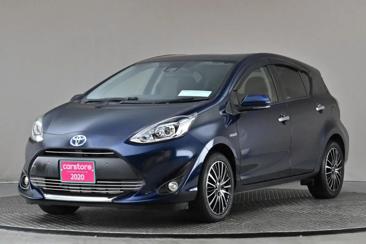 Toyota Aqua 1.5 Vvt-i Hybrid  reverse Cam park Se - Image 3
